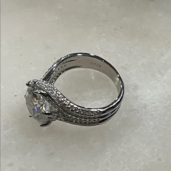 925 Sterling Silver 5 Carat Moissanite Ring - Luxurious Faux Diamond